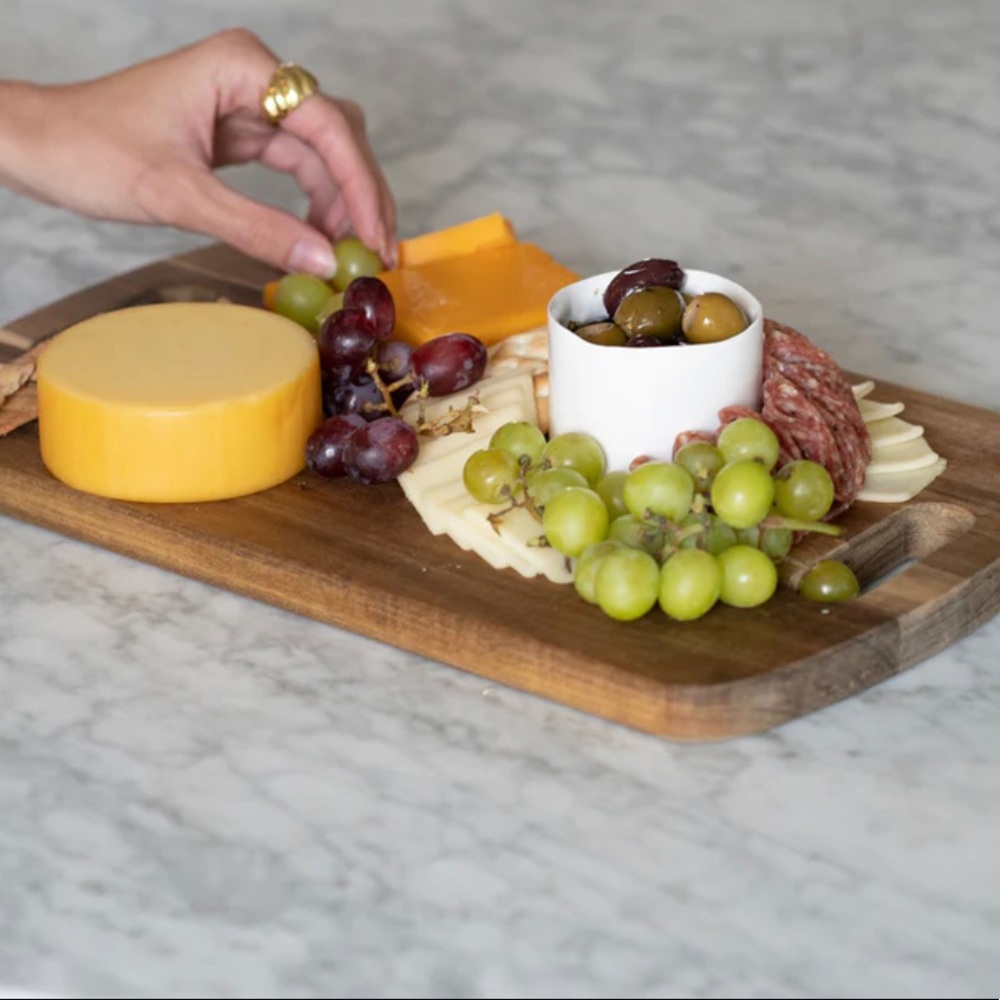 🌸UNCOMMON JAMES Solid Wood Cheeseboard 🌸